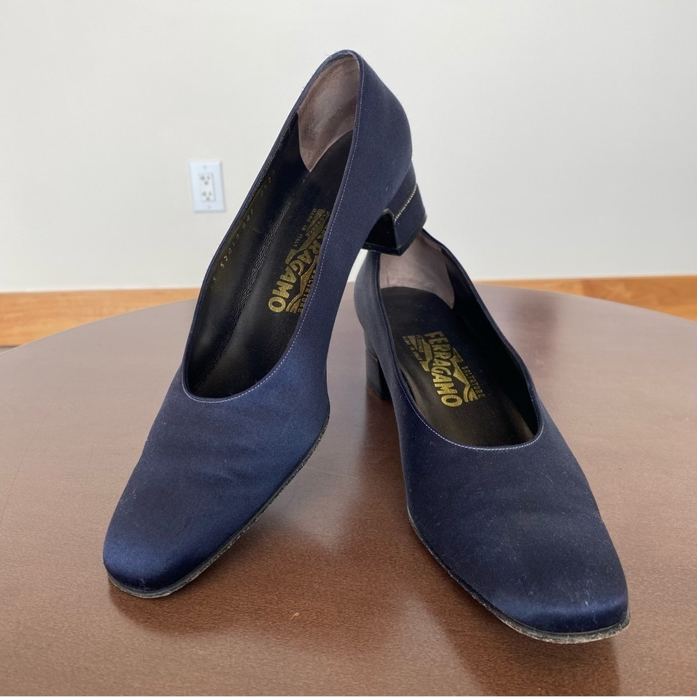 Vintage Salvatore Ferragamo Women's Navy Satin Heels Pumps, Size 8,5 2A